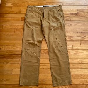 Men’s AE khakis tan